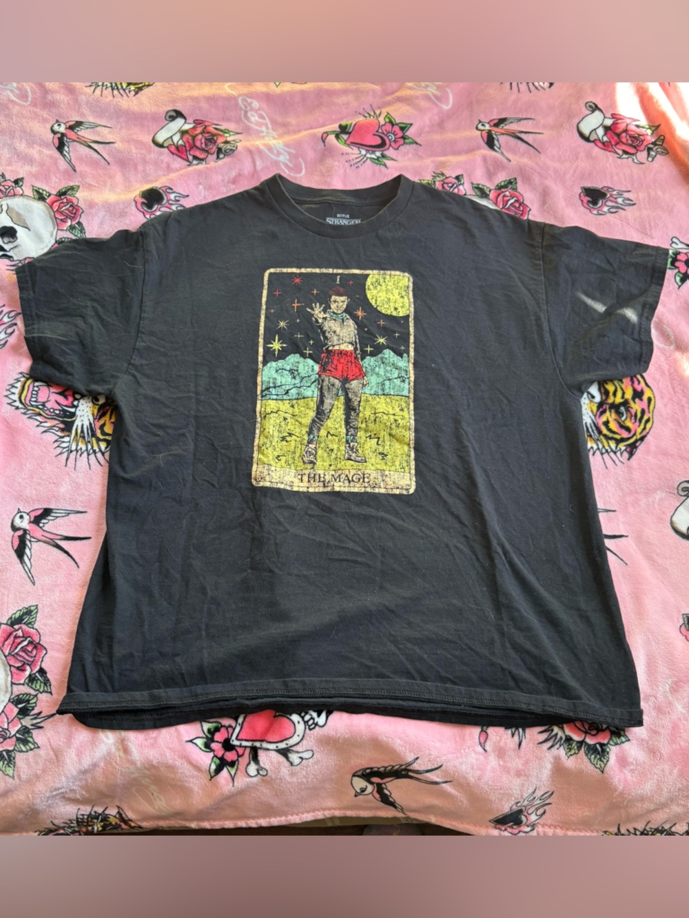 Unisex Stranger Things graphic T size extra large